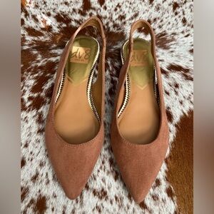 Dulce Vita Brown Suede Pointy Toe Low Heel Women’s Shoe Size 5.5 NWOT